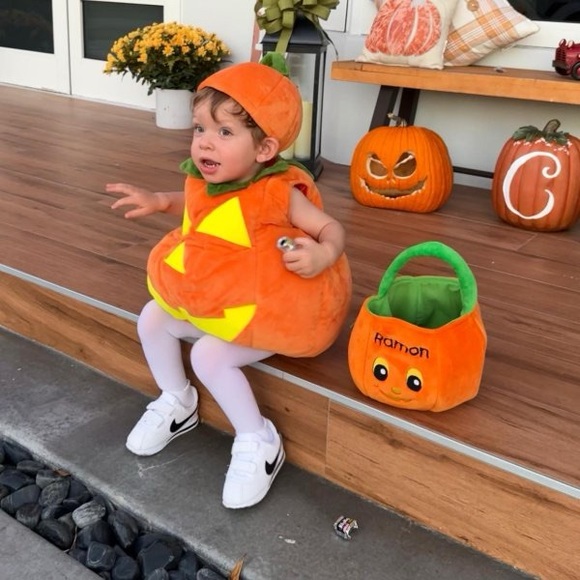 Pottery Barn kids - pumpkin Glow in the dark - Picture 2 of 10